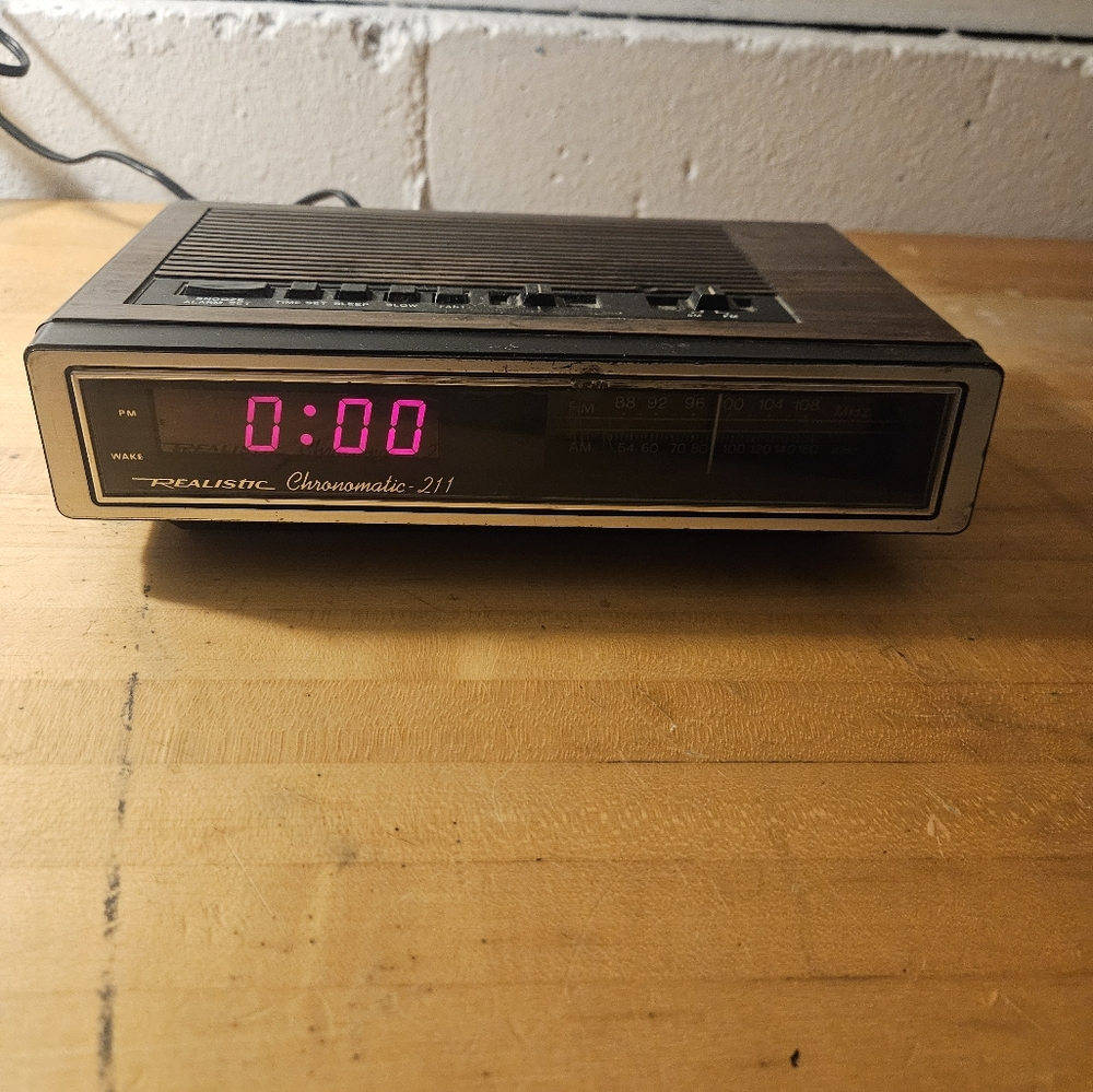 Realistic Chronomatic Model 211 Wood Grain Radio With Alarm Clock Tested&Works